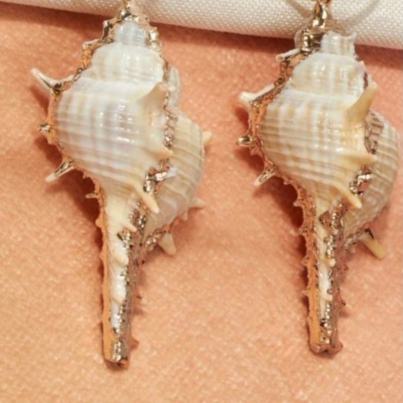 “Spiny Murex” Echinate Spiky Conch Shell Mermaid Beach Ocean Gold Dipped Earring - Picture 7 of 16